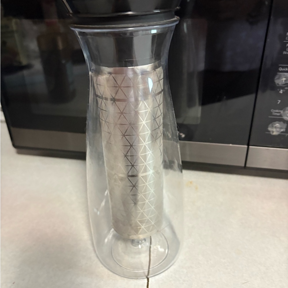 Clear Glass Carafe with Geometric DesignTupperware